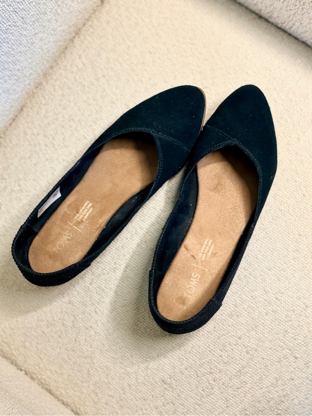 TOMS Black Suede Pointed Toe Ballet Flats Size 9